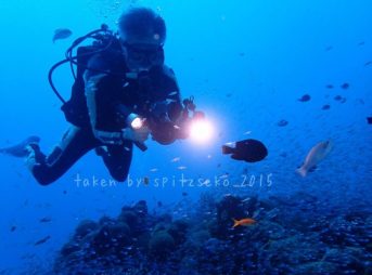 お客様と水納島にて