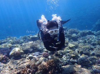 水納島のサンゴと一緒に