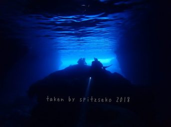 万座の青の洞窟