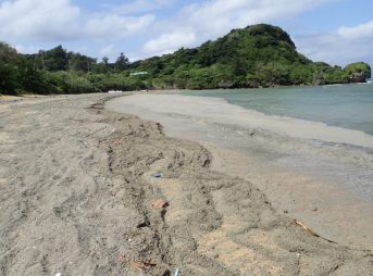 2022/2/24現在、沖縄恩納村マリブビーチ最西端の軽石状況