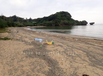 2022/2/28現在、沖縄恩納村マリブビーチ西端の軽石状況
