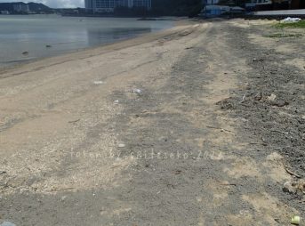 2022/4/25現在、沖縄恩納村マリブビーチ西端の軽石状況